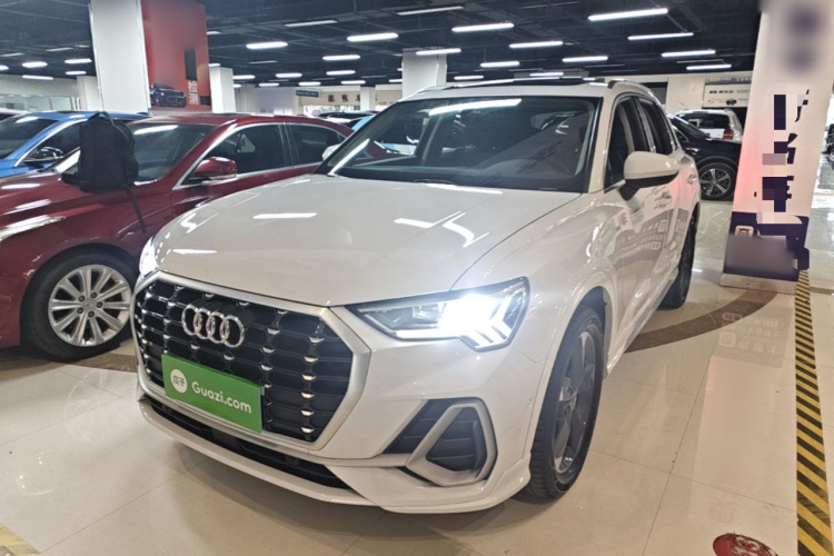 Audi Q3 2021 car image #2