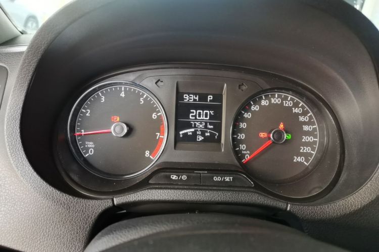 Volkswagen Polo 2017 car image #12