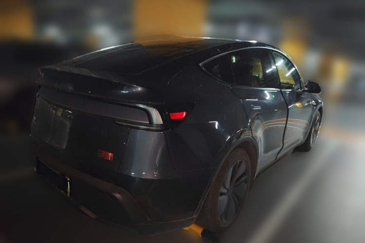 Tesla Model Y 2025 car image #7