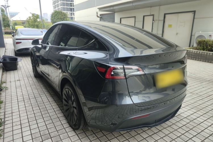 Tesla Model Y 2024 #5 Tesla Model Y 2024 car image #5