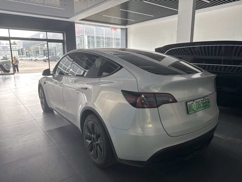 Tesla Model Y 2023 #4 Tesla Model Y 2023 car image #4