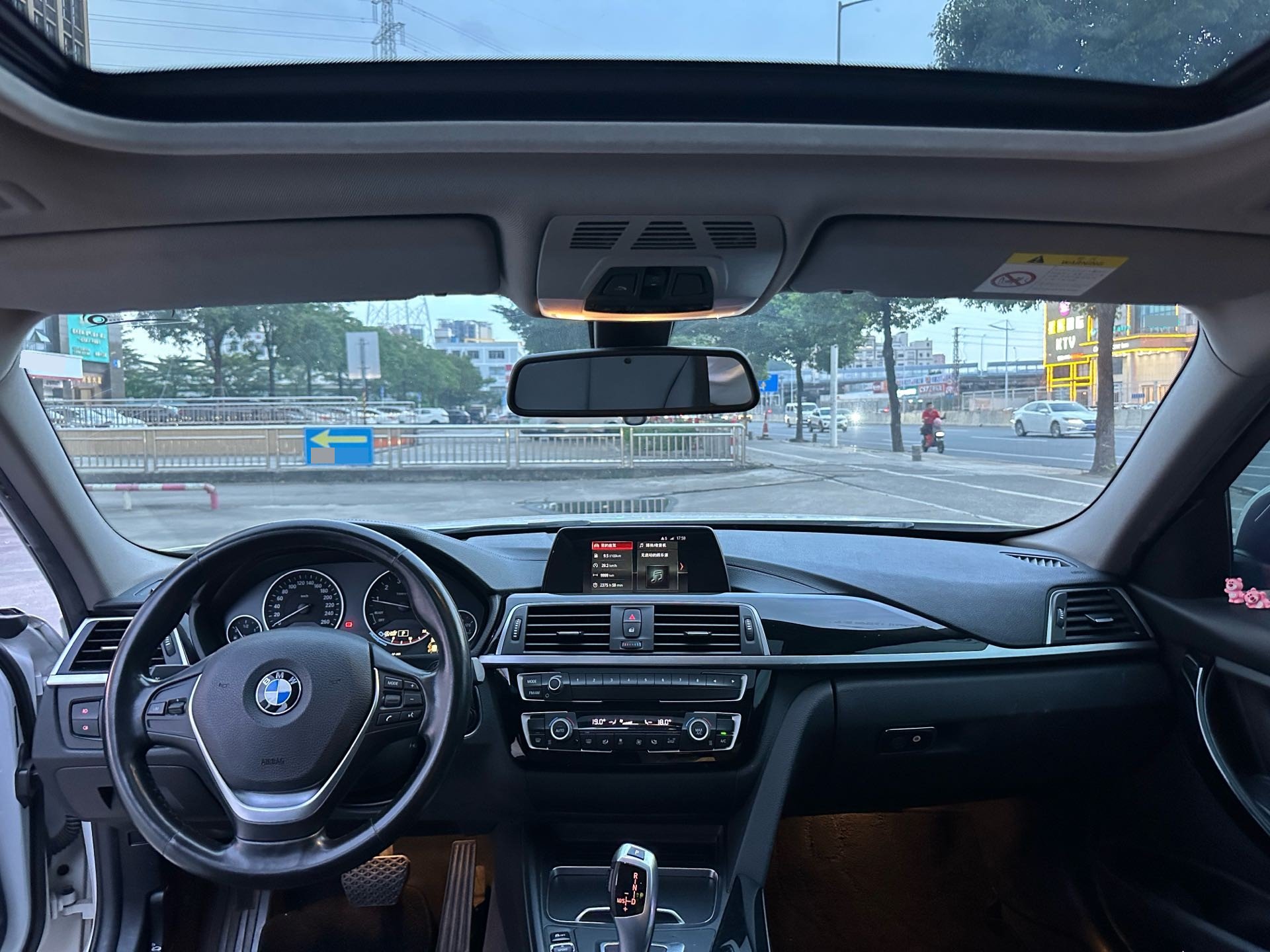 BMW 3 Series 2018 #6 BMW 3 Series 2018 car image #6