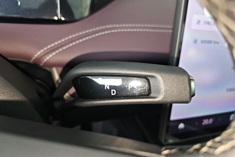 MI SU7 2025 car image #18