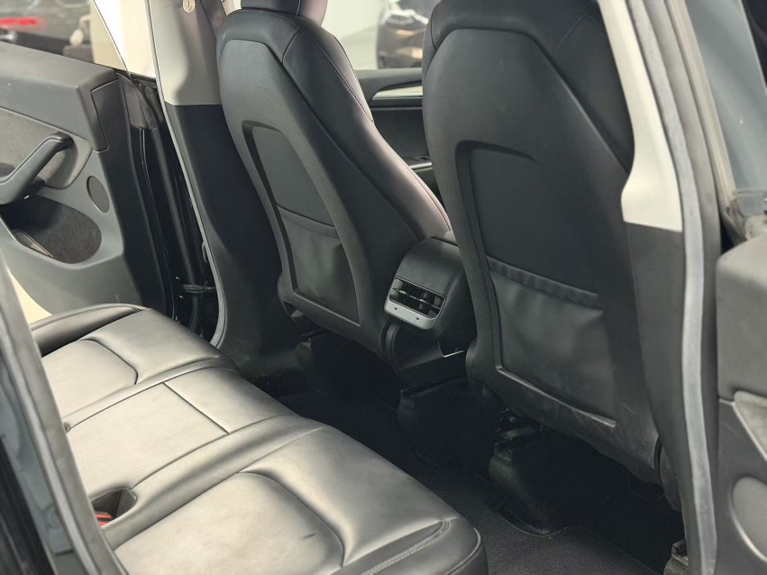 Tesla Model Y 2023 #4 Tesla Model Y 2023 car image #4