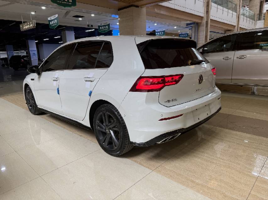 Volkswagen Golf 2022 car image #7