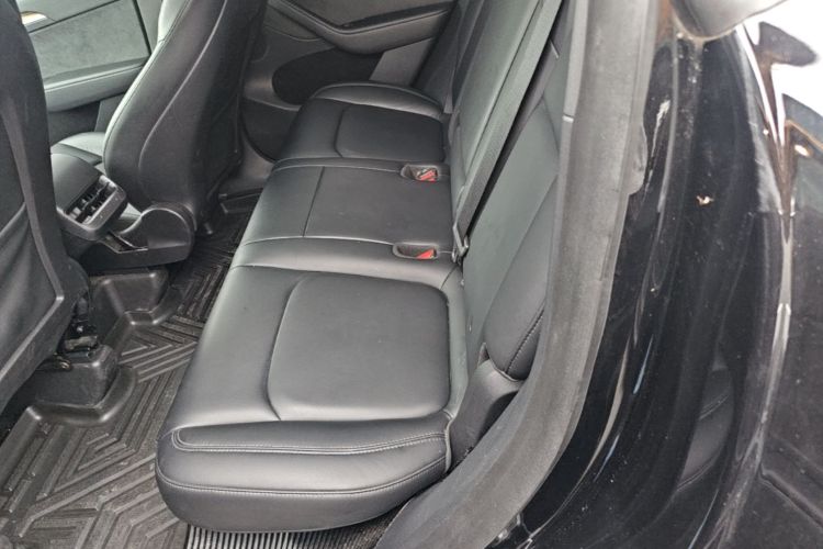 Tesla Model Y 2022 car image #17