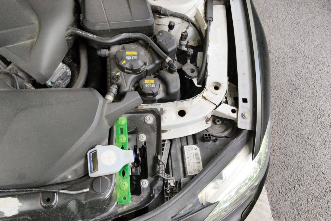 BMW 3 Series 2018 car image #12