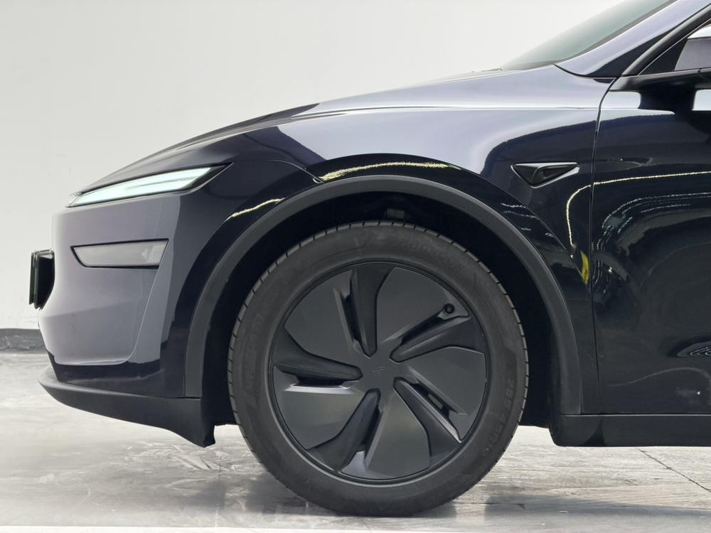 Tesla Model Y 2025 #6 Tesla Model Y 2025 car image #6