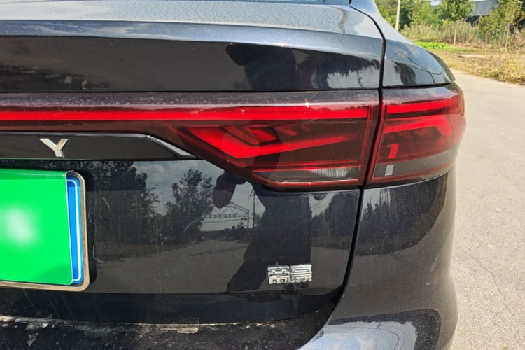 GEELY Emgrand 2021 car image #8