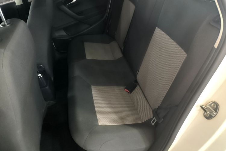 Volkswagen Polo 2018 car image #17