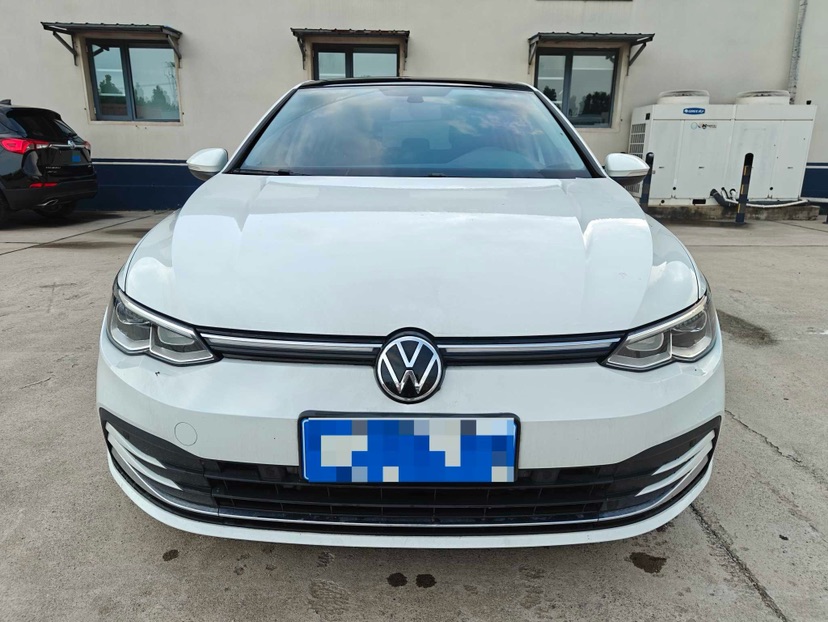 Volkswagen Golf 2024 car image #2