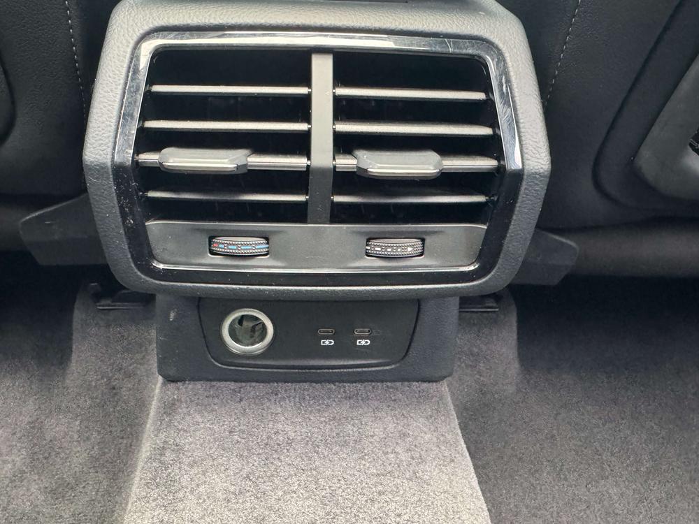 Audi Q3 2021 car image #13