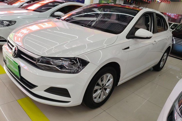 Volkswagen Polo 2022 car image #2