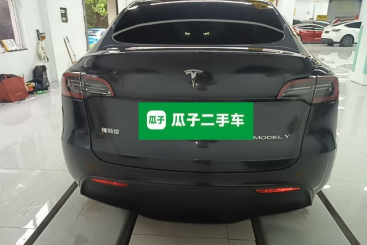 Tesla Model Y 2024 #4 Tesla Model Y 2024 car image #4