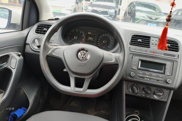 Volkswagen Polo 2015 car image #12