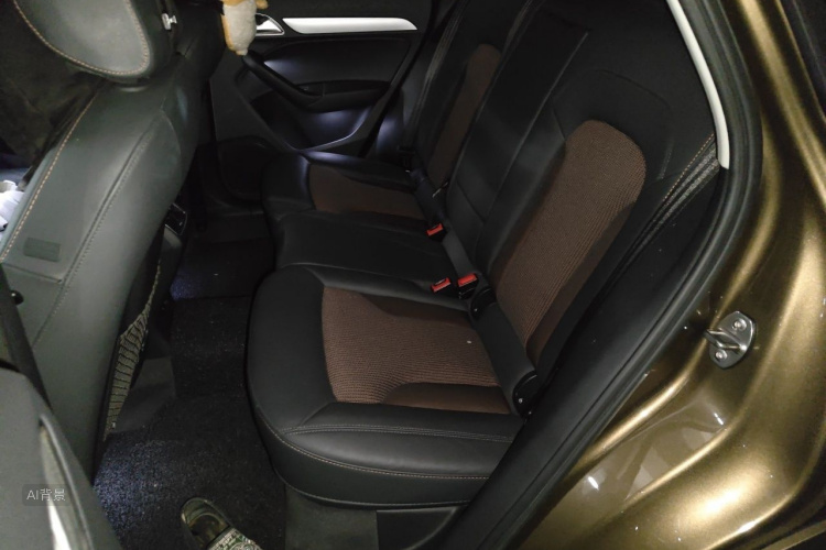 Audi Q3 2018 car image #19