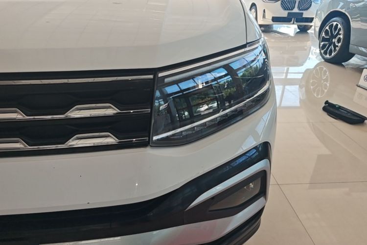 Volkswagen T-Cross 2021 #23 Volkswagen T-Cross 2021 car image #23
