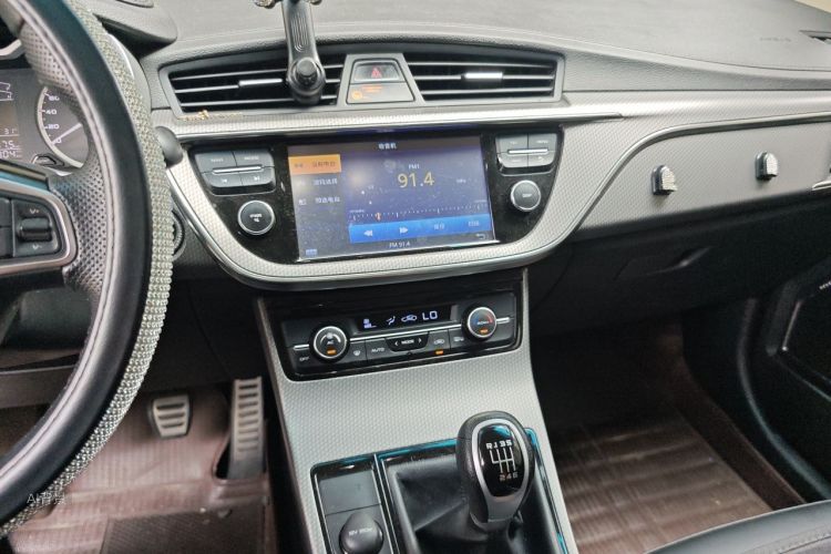 GEELY Emgrand GS 2017 car image #15