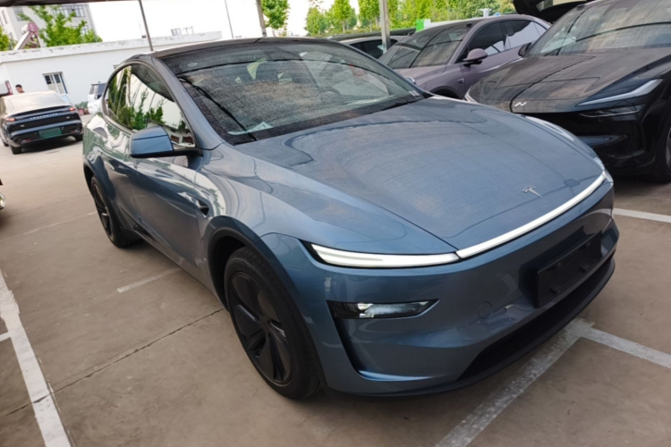 Tesla Model Y 2025 #6 Tesla Model Y 2025 car image #6