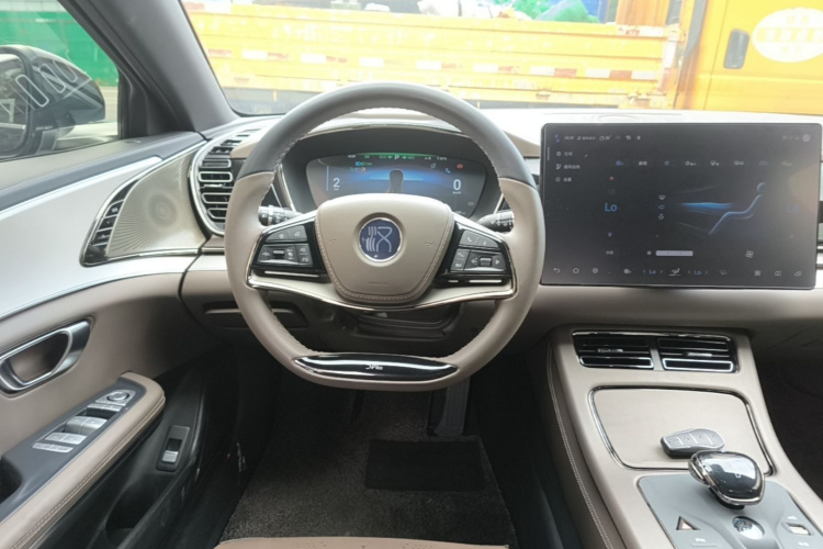 BYD Han 2024 car image #15