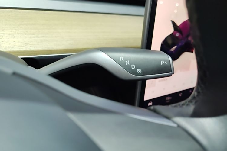 Tesla Model Y 2022 car image #14