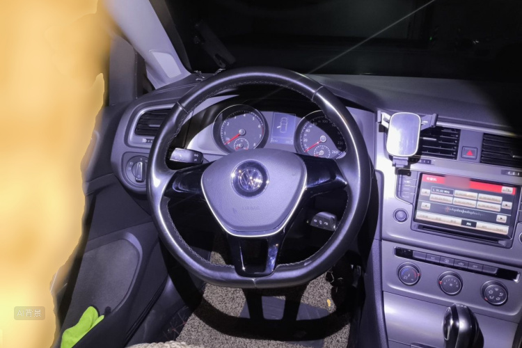 Volkswagen Golf 2015 car image #12