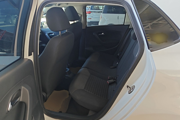 Volkswagen Polo 2017 car image #17