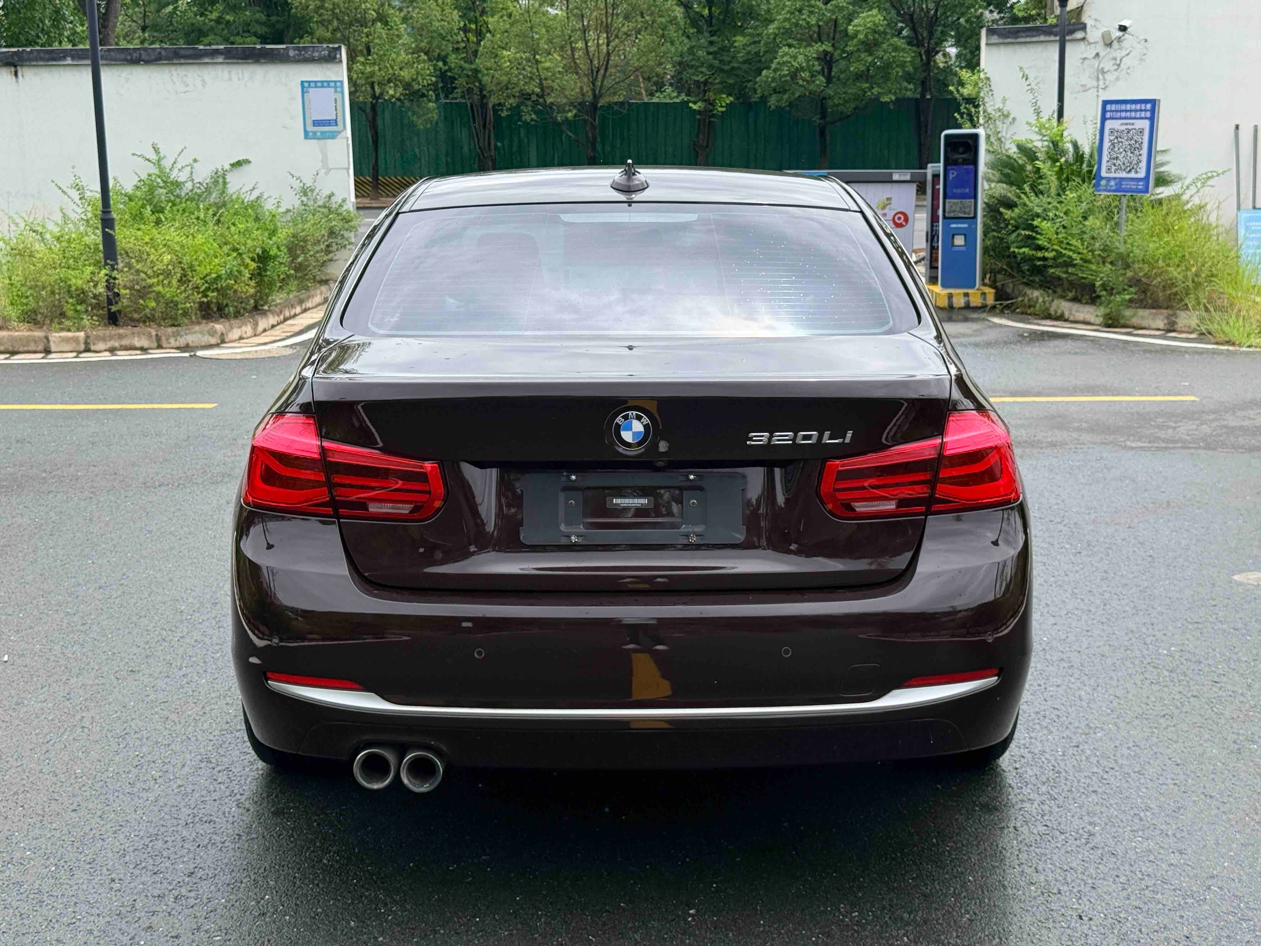 BMW 3 Series 2018 car image #10