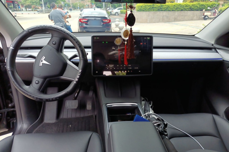 Tesla Model Y 2024 #7 Tesla Model Y 2024 car image #7