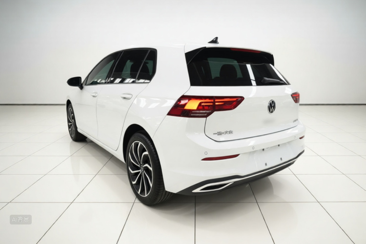Volkswagen Golf 2023 car image #5