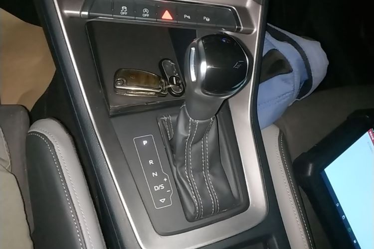 Audi Q3 2021 car image #18