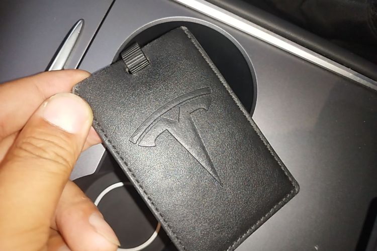 Tesla Model Y 2023 car image #9