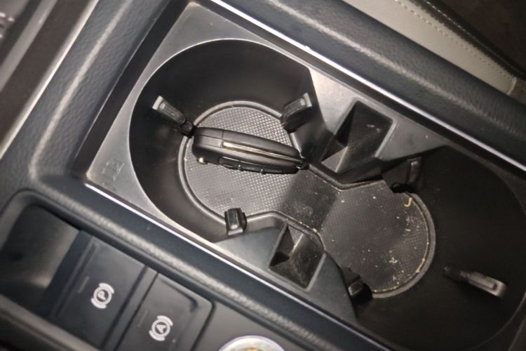 Audi Q3 2021 car image #9