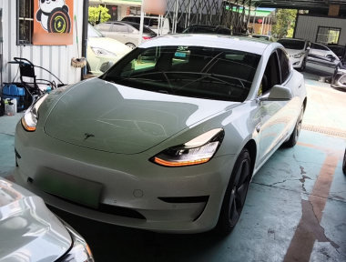 Tesla Model 3 2020 car image 