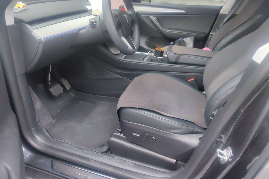 Tesla Model Y 2024 car image #23
