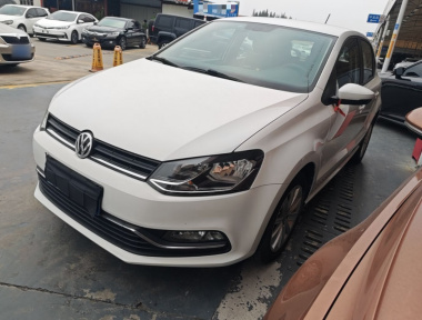 Volkswagen Polo 2015 Volkswagen Polo 2015 car image
