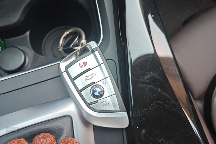 BMW 3 Series 2018 car image #10