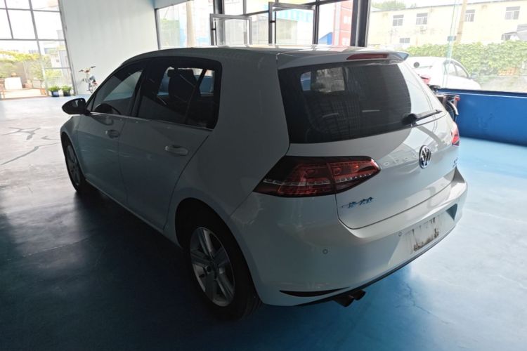 Volkswagen Golf 2017 car image #5