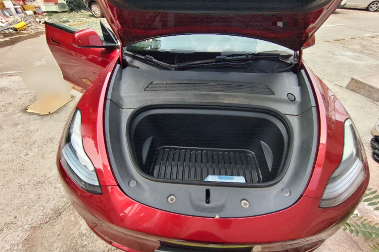 Tesla Model Y 2024 car image #18