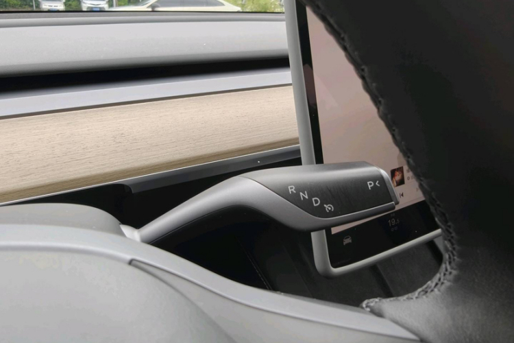 Tesla Model Y 2023 #13 Tesla Model Y 2023 car image #13