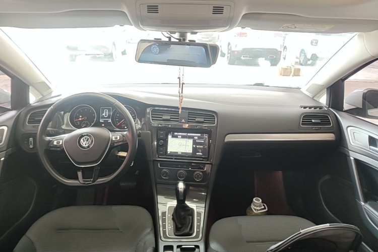 Volkswagen Golf 2020 car image #10