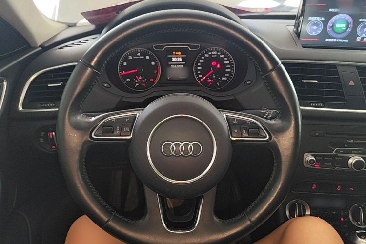 Audi Q3 2016 car image #11