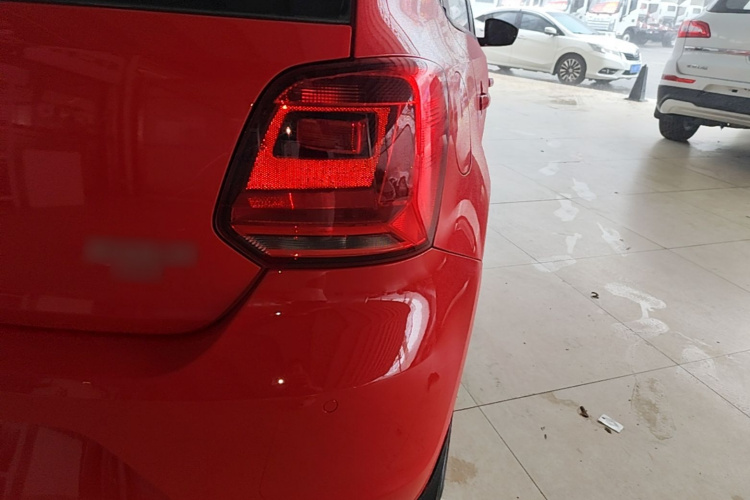 Volkswagen Polo 2016 car image #8