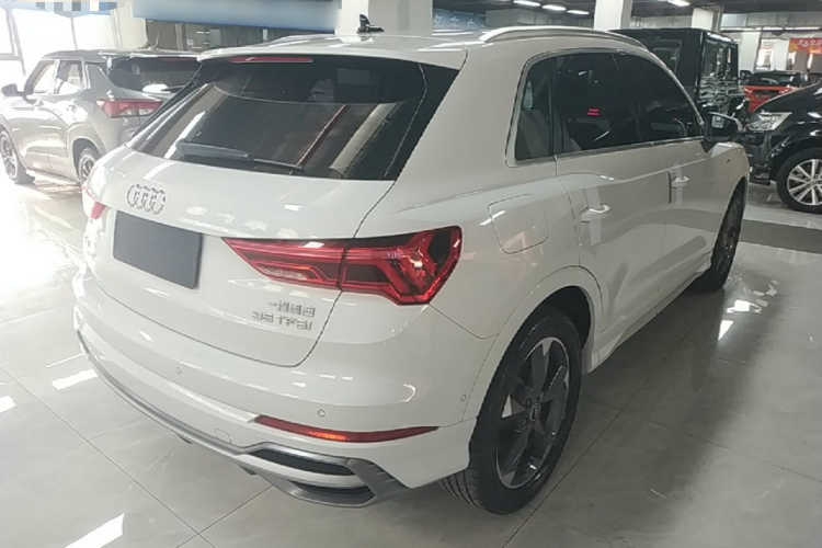Audi Q3 2021 car image #7
