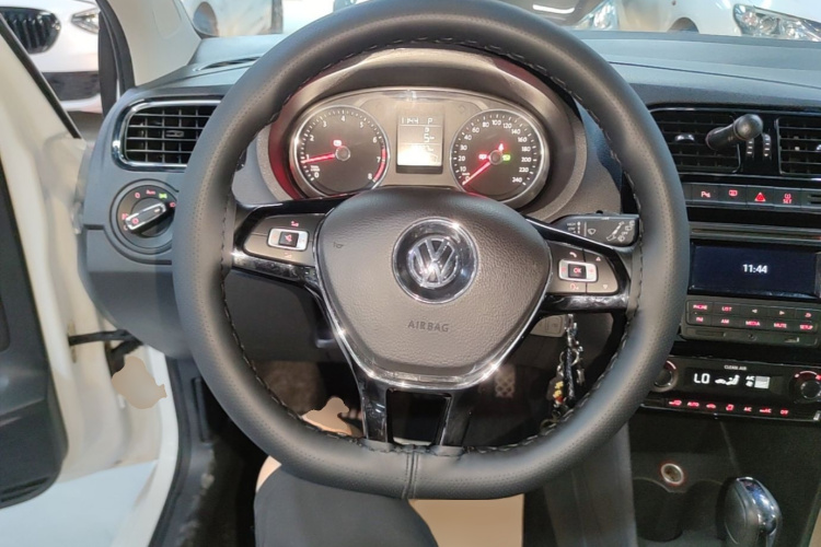 Volkswagen Polo 2016 #11 Volkswagen Polo 2016 car image #11