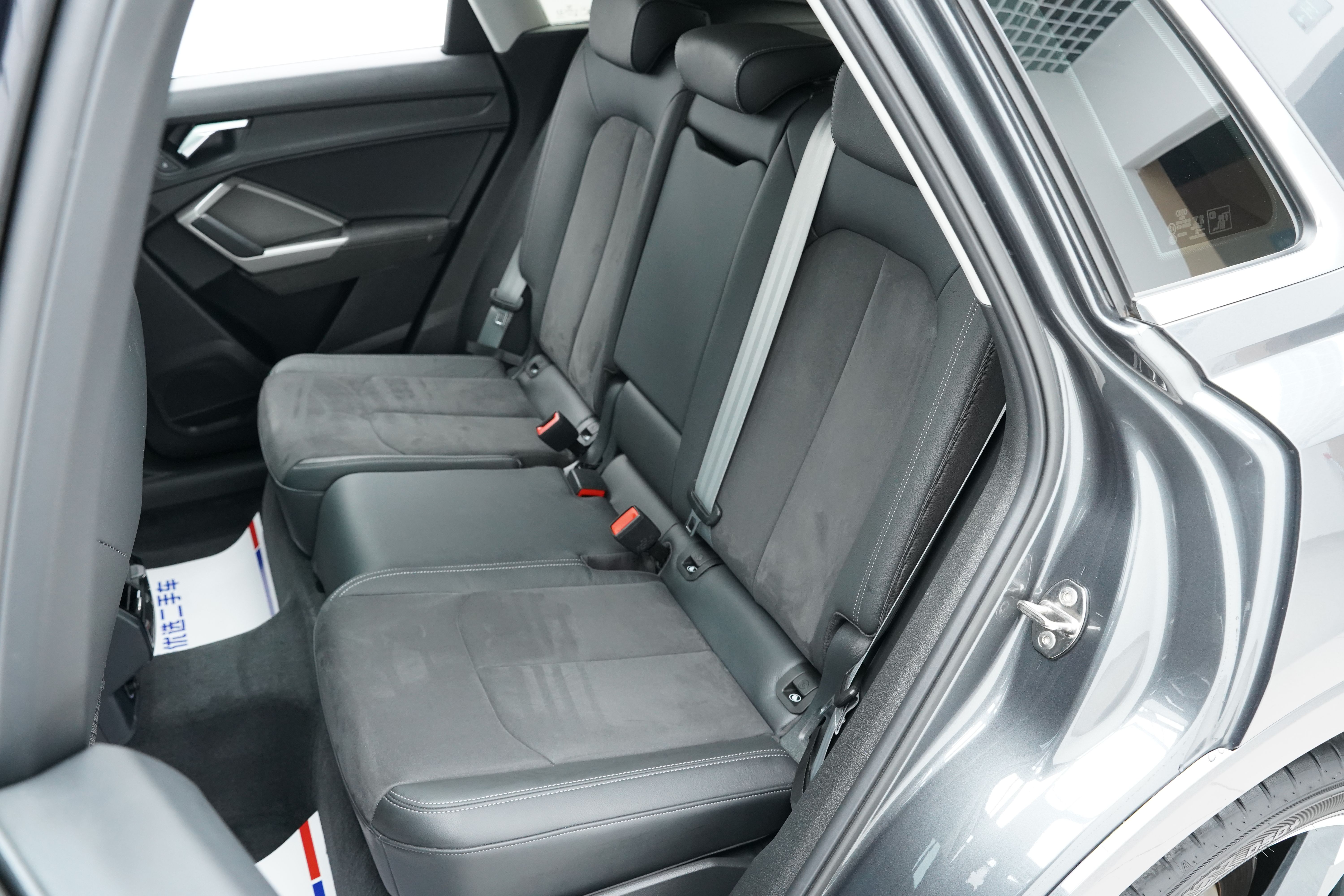 Audi Q3 2022 car image #3