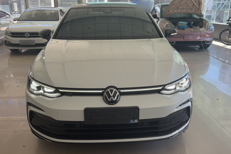 Volkswagen Golf 2022 car image #3