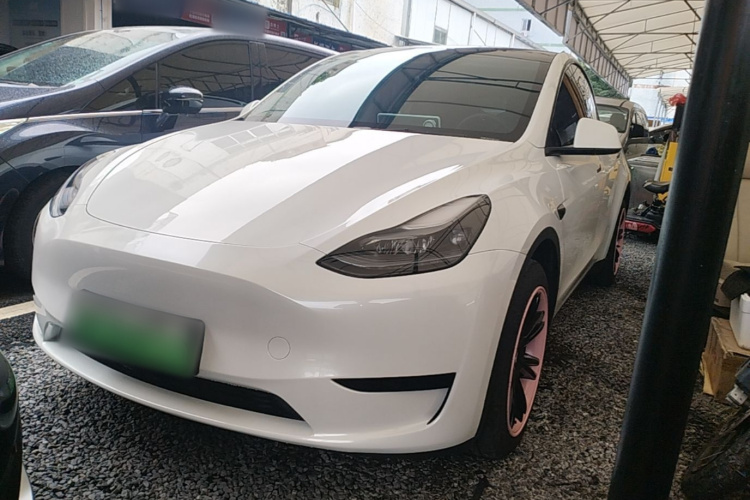 Tesla Model Y 2024 #2 Tesla Model Y 2024 car image #2