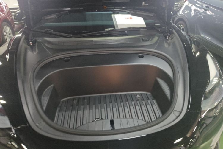 Tesla Model 3 2023 car image #20