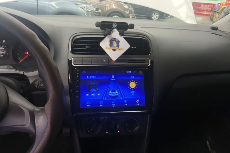 Volkswagen Polo 2018 car image #13